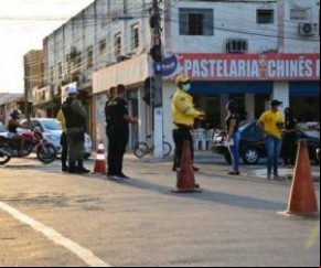 O Departamento Estadual de Trânsito (Detran-Pl), por meio da Escola Piauiense de Trânsito, realizou nesta quarta-feira (06), uma intervenção educativa no Centro de Floriano. A blit(Imagem:Reprodução)