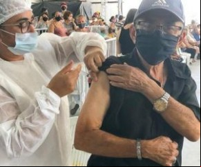 Cerca de 2.500 idosos com idade de 79 e 80 anos contra a Covid-19 em Teresina, na sexta-feira (13) e sábado (14), de acordo com a Fundação Municipal de Saúde (FMS). O número, segun(Imagem:Reprodução)