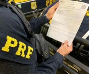 Polícia cumpri mandato e aprende celulares de homem que agrediu jornalista(Imagem:Reprodução)