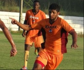 Zagueiro Paulo Paraíba volta a ser relacionado por Flávio Araújo após lesão na tíbia.(Imagem:Divulgação)