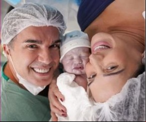 Nasce Luca, filho de Claudia Raia e Jarbas Homem de Mello(Imagem:Reprodução)