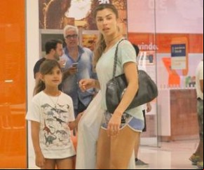 Grazi aproveita folga com a filha em shopping no Rio de Janeiro.(Imagem:Divulgação)