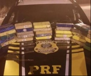Policiais Rodoviários Federais prenderam nessa quinta-feira (30) um homem de 28 anos pelo crime de tráfico de drogas. Ele conduzia um carro onde estava um bebê de um ano e uma mulh(Imagem:Reprodução)