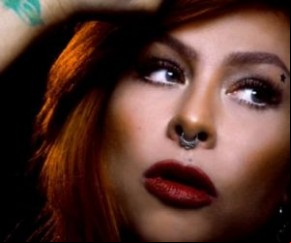 O single Tempo de brincar ? lançado por Pitty na quinta-feira, 8 de julho ? apresenta música inédita composta pela artista com o guitarrista Martin Mendonça. Mas trata-se de compos(Imagem:Reprodução)