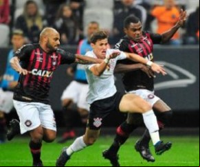 Corinthians e Atlético-PR fazem jogo fraco e empatam pelo Brasileirão.(Imagem:Sergio Barzaghi)