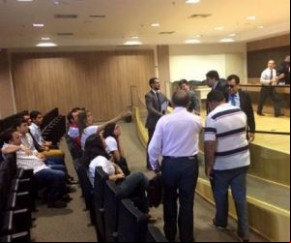 Confusão marca início do julgamento(Imagem:florianonews.piauiconectado.com)
