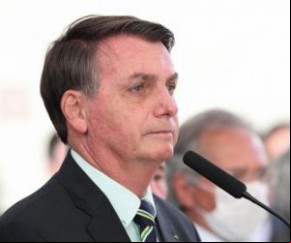 O presidente Jair Bolsonaro (sem partido) disse nesta quinta-feira, 8, que o presidente da I da Covid, senador Omar Aziz (PSD-AM), desviou R$ 260 milhões do Amazonas. A afirmação(Imagem:Reprodução)