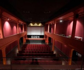 Seu proprietário à época, Raoul Gallaud, ficou amigo de Antoine Lumière, pai de Louis e Auguste Lumière, que havia adquirido uma casa de veraneio na região.  Foi convidado a partic(Imagem:Reprodução)