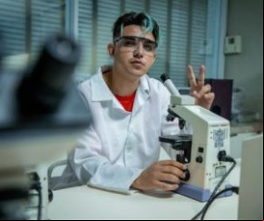 É inegável a eficácia da contribuição musical de MC Fioti para conscientizar a população brasileira da importância e da necessidade de se vacinar contra o covid-19.  A imediata e(Imagem:Reprodução)