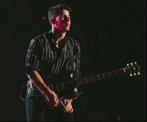 Nick Jonas sofre assédio durante show em Los Angeles e fãs se revoltam.(Imagem:Reprodução/instagram)