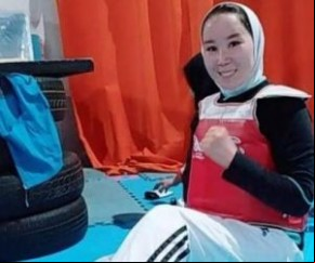 Khudadadi tem 23 anos e seria a primeira mulher na história a representar o Afeganistão nas Paralimpíadas. Ela chegou a fazer um apelo público pedindo ajuda para deixar o país para(Imagem:Reprodução)