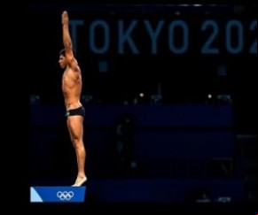 Antes mesmo do primeiro salto, ele já fazia história nos saltos ornamentais do Brasil. Pela primeira vez, o País contou com um representante numa final olímpica desta modalidade.(Imagem:Reprodução)