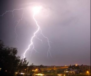 Mortes por raios ficam abaixo da média histórica em 2016.(Imagem:Divulgação)