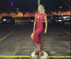 Flávia Alessandra empresta vestido para seguidora de rede social.(Imagem:Instagram)
