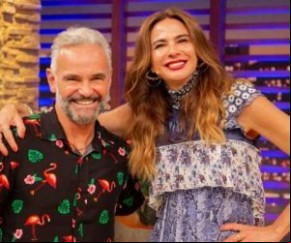 O ator e modelo Mateus Carrieri, 53, diz que a bissexualidade de suas duas filhas adolescentes, Anna Chiara e Anna sca, foi muito difícil para elas. Porém, conta que as apoia(Imagem:Reprodução)