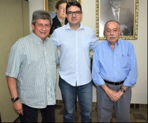 Luciano Nunes conversa com Zé Filho e defende oposição unida.(Imagem:florianonews.piauiconectado.com)