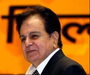 Dilip Kumar, uma das grandes estrelas de Bollywood, morreu nesta quarta-feira (7), aos 98 anos.  O anúncio de seu falecimento gerou uma onda de homenagens do mundo do cinema e de a(Imagem:Reprodução)