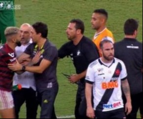 Gerente do Vasco agride Gabigol durante confusão em campo após o clássico.(Imagem:Divulgação)