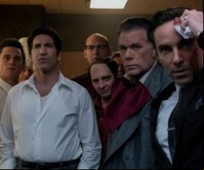 Alessandro Nivola, Jon Bernthal, Corey Stoll, Vera Farmiga também estão no elenco.(Imagem:Reprodução)