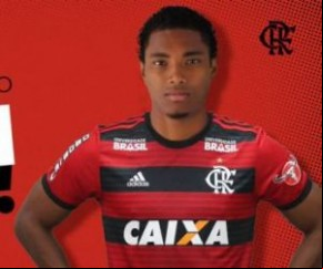 Flamengo anuncia contratação do atacante Vitinho.(Imagem:Lance!)