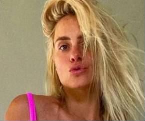 Carolina Dieckmann mostra parte da virilha nas redes sociais(Imagem:Reprodução)