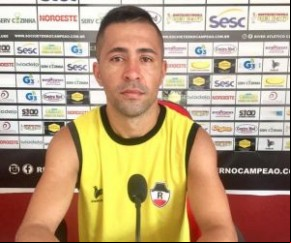 O Anunciou dois reforços nesta sexta-feira (12). O volante Magno, 30 anos, o atleta estava no Ferroviário (CE), chegou na quinta-feira (11) e na manhã desta sexta-feira treinou com(Imagem:Reprodução)