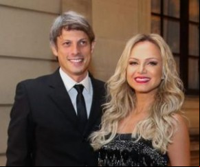 Adriano Ricco e Eliana vão se casar(Imagem:Reprodução)