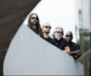 SepulQuarta ? álbum ao vivo colaborativo que o grupo Sepultura anuncia para 13 de agosto, nos formatos de LP duplo e CD, além da edição digital ? é fruto de situação emergencial ge(Imagem:Reprodução)