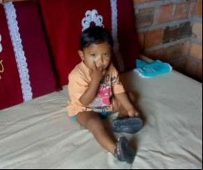 Criança de 1 ano e seis meses morreu após ser arremessada no chão.(Imagem:Reprodução)