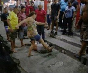 Suspeito é agredido por populares após tentativa de assalto.(Imagem:Divulgação)