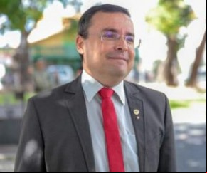 Fábio Novo rebate críticas sobre relação com o prefeito Firmino Filho.(Imagem:Divulgação)