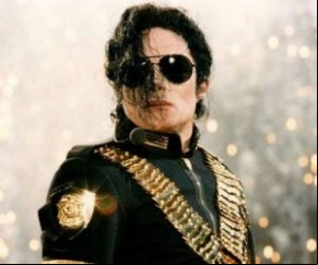 O coreografo Wade Robson teve seu processo contra o cantor Michael Jackson arquivado por um juiz em Los Angeles, nesta semana. Robson acusa o artista de abuso sexual, e tentava res(Imagem:Reprodução)