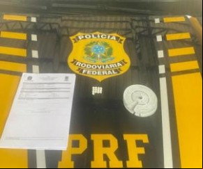 A Polícia Rodoviária Federal flagrou um caminhoneiro de 35 anos com comprimidos de nobésio extra forte, o popular ?rebite?. A droga funciona como inibidor de sono e é usada por con(Imagem:Reprodução)
