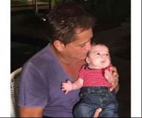 Leonardo posa com o neto Noah, filho de Jéssica Costa e Sandro Pedroso(Imagem:Instagram)
