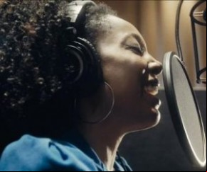 Em 1986, Sandra de Sá deu guinada pop na discografia ao ser contratada pela gravadora RCA-Victor. Foi quando a cantora carioca ou a dar voz a músicas compostas pelos hitmakers(Imagem:Reprodução)