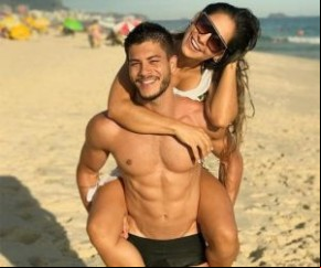 Arthur Aguiar e Mayra Cardi(Imagem:Instagram)