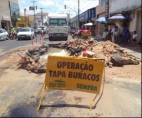 Vazamento na Rua Francisco Pacheco provoca desabastecimento em Floriano.(Imagem:FlorianoNews)