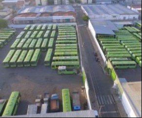 Uma nova decisão judicial determinou que a circulação de 70% da frota de ônibus nos horários de pico e 30% nos demais horários em Teresina. A medida de urgência também proíbe que o(Imagem:Reprodução)