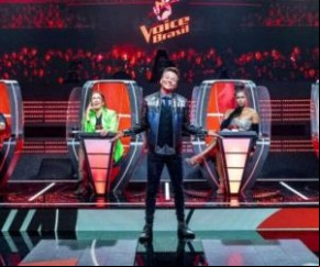 Desta vez, Carlinhos Brown, Claudia Leitte, Iza e Lulu Santos devem ficar bem atentos, já que Michel Teló entra no juri para formar um quinto time. Na nova fase, será possível acom(Imagem:Reprodução)