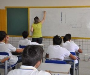 Governo anuncia reajuste do piso dos professores para 2018.(Imagem:florianonews.piauiconectado.com)