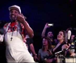 Aos 70 anos, compositor Cleber Augusto ganha as flores em vida(Imagem:reprodução)
