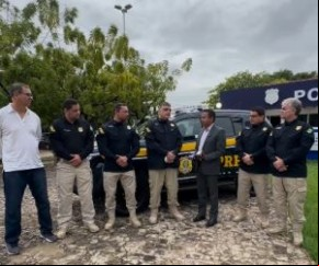Deputado federal Dr. Francisco entrega nova viatura à Polícia Rodoviária Federal no Piauí.(Imagem:Reprodução/Instagram)