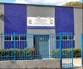 Um homem, ainda não identificado, foi assassinado na tarde desta quarta-feira (5) dentro de um bar na localidade Barro Vermelho, nas proximidades da Praia Pedra do Sal, em Parnaíba(Imagem:Reprodução)