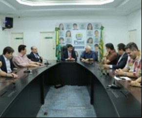 Deputados do MDB evitam polemizar e silenciam sobre críticas de petista.(Imagem:florianonews.piauiconectado.com)