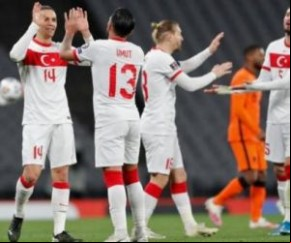 Turquia derrota Holanda, por 4 a 2, nas Eliminatórias Europeias da Copa do Mundo(Imagem:Reprodução)