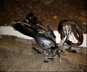Jovem morre e outro fica ferido em colisão entre moto e carreta no PI.(Imagem:PRF)