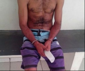 Preso suspeito de agredir a mãe e colocar tornozeleira eletrônica em galinha.(Imagem:florianonews.piauiconectado.com)