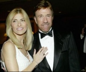 Gena e Chuck Norris(Imagem:Revista Monet)
