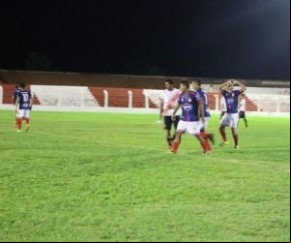 4 de Julho disparou na liderança com vitória.(Imagem:Josiel Martins)