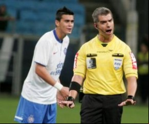 Juiz que expulsou cinco em semifinal do Nordestão apita Altos X 4 de Julho.(Imagem:Globoesporte.com)